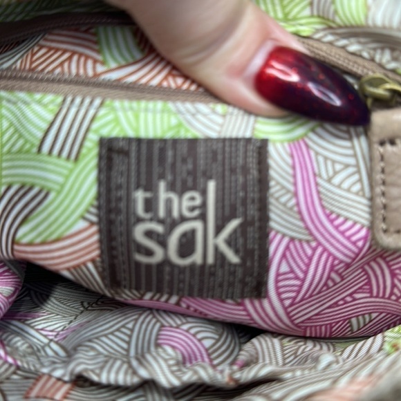 The Sak Iris crossbody in rose gold - Picture 8 of 9